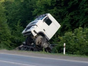 مقبوضہ کشمیر میں بھارتی فوج کا ٹرک 600 فٹ گہری کھائی میں گر گیا، 3 اہلکار ہلاک