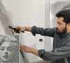لوہے کی باریک جالی سے تصاویر بنانے والا منفرد پاکستانی فنکار