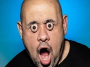 آنکھوں کے ڈیلے باہر نکالنے والا جنوبی امریکی شخص!