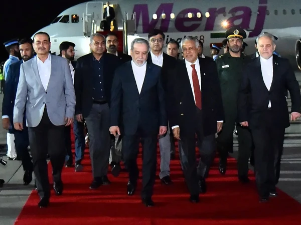ایرانی وزیر خارجہ کی ایک بار پھر اسلام آباد آمد اور روانگی