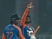 بھارت کے نوجوان بلے باز نے تیز ترین سنچری بنا کر یہ نشان کیوں بنایا؟