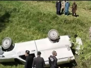 مانسہرہ:جاپانی ایمبسی کی گاڑی کی ٹکر سے پولیس وین کھائی میں جاگری،2 خواتین سمیت 9 اہلکار زخمی