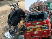 کراچی؛ ٹرالر کی زد میں آکر موٹر سائیکل چلانے والی خاتون جاں بحق