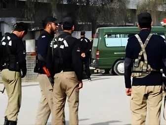 کوئٹہ؛ دو پولیس اہلکاروں کی آپس میں لڑائی، ایک دوسرے پر فائرنگ