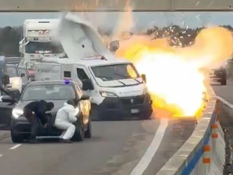 اٹلی میں دن دیہاڑے کیش وین لوٹنے کی فلمی انداز کی ڈکیتی ناکام، ویڈیو وائرل