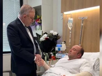 آسٹریلوی وزیراعظم کی سڈنی حملے کے زخمی مسلمان ہیرو کیلئے اسپتال آمد، بہادری پر خراج تحسین پیش کیا 