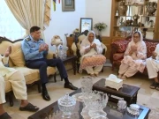 ایئر چیف مارشل کی اسکواڈرن لیڈر عثمان یوسف شہید کے گھر آمد، اہلخانہ سے اظہار تعزیت