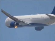 پرواز کے دوران امریکی مسافر طیارے میں آگ لگ گئی، ویڈیو وائرل