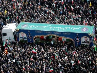 تہران میں علی لاریجانی سمیت دیگر شہداء کی نماز جنازہ میں ہزاروں افراد کی شرکت 