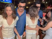 مداح کی عالیہ بھٹ کیساتھ بدتمیزی، رنبیر اہلیہ کو بچانے پہنچ گئے، ویڈیو وائرل 