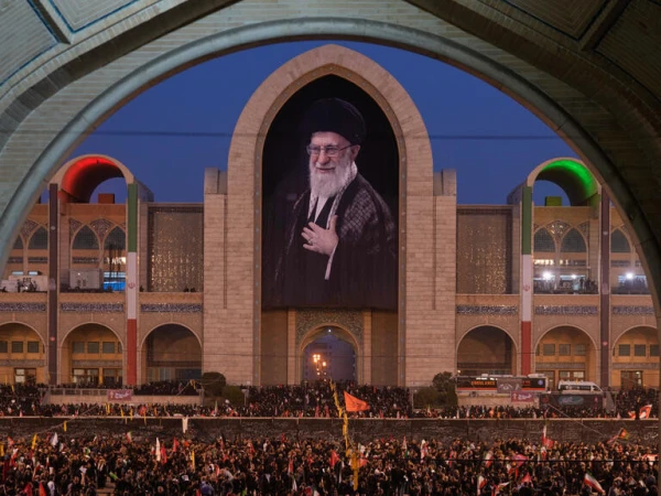 ایران کے سابق سپریم لیڈر علی خامنہ ای کی نماز جنازہ ادا کردی گئی