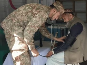 وادی لیپہ میں پاک فوج کا فری میڈیکل کیمپ، سیکڑوں مریضوں کا مفت علاج