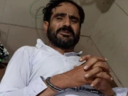 کراچی میں پولیس مقابلہ، بھتہ خور صمد کاٹھیاواڑی گروہ کا کارندہ زخمی حالت میں گرفتار