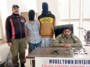 غریب ریڑھی والوں کو لوٹنے والا 2 رکنی گروہ پکڑا گیا؛ ویڈیو دیکھیں