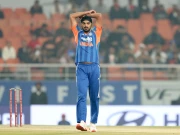 ڈی کاک کی جارحانہ بیٹنگ سے ارشدیپ گھبراگئے، وائیڈ گیندوں کی لائن لگادی