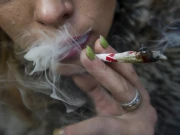 نشہ کرنے والی ماؤں کے بچوں میں کونسے مسائل جنم لے سکتے ہیں؟