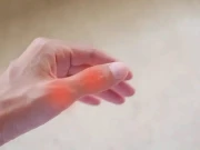 انگوٹھے میں چُبھن کا احساس سنگین طبی حالت کا اشارہ ہو سکتا ہے