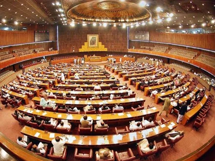 قومی اسمبلی اجلاس میں حکومت اور اپوزیشن کے درمیان تلخی، انتقامی سیاست کا معاملہ زیر بحث