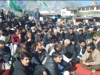 مہاجرین مقبوضہ کشمیر کا مطالبات کے حق میں مظفرآباد میں احتجاجی دھرنا