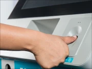 اے ٹی ایمز میں بایو میٹرک ڈیوائسز لگاکر لوگوں کے اکاؤنٹ سے رقوم نکالنے والے گروہ کا سرغنہ گرفتار