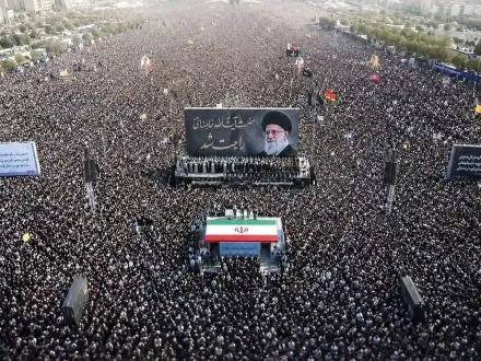 شہید علی خامنہ ای کی نمازِ جنازہ کون پڑھائے گا؟ کیا مجتبیٰ خامنہ ای شریک ہوں گے؟
