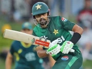 ’جوتے مارنے چاہییں‘، سابق کوچ بابر اعظم سے اوپننگ کرانے والے پروفیسرز پر پھٹ پڑے