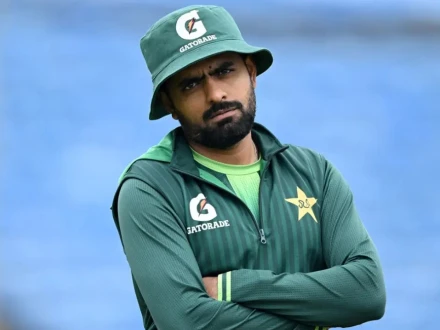پاکستان کو بڑا دھچکا، کپتان بابر اعظم انگلینڈ کیخلاف پہلے ٹیسٹ سے باہر