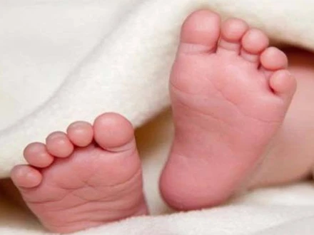 کراچی؛ نوزائیدہ بچے کو رہائشی عمارت سے نیچے پھینک دیا گیا، لاش برآمد