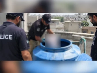 کراچی، پانی کی ٹنکی سے ڈھائی ماہ کی بچی کی لاش ملنے کا معمہ حل، قاتل چچا گرفتار