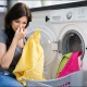واشنگ مشین میں گیلے کپڑے رہ جائیں تو بدبو کیوں آتی ہے؟ وجہ اور حل جانیے