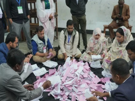حسینہ واجد کے طویل آمرانہ دور کے بعد بنگلادیش میں انتخابات؛ ووٹوں کی گنتی شروع