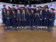 امریکا: گریجویشن کی انوکھی تقریب، 15 جڑواں جوڑوں کو دیکھ کر شرکا حیران