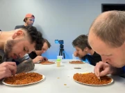 ٹوتھ پک کی مدد سے پکے ہوئے لوبیا کھانے کا ریکارڈ