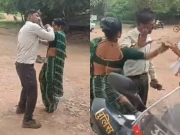 فون توڑنے پر بیوی نے سرعام شوہر کی پٹائی کردی، ویڈیو وائرل