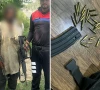 بھکاری بن کر اسلحہ سپلائی ؛ مشتبہ شخص سے 2 رائفلیں اور میگزینز برآمد