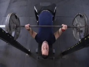 کم وقت میں اپنے وزن کے برابر بینچ پریس لگانے کے ریکارڈ کی کوشش