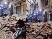 کراچی: میٹھادر میں مخدوش عمارت کا حصہ گرنے سے متعدد موٹر سائیکلیں تباہ