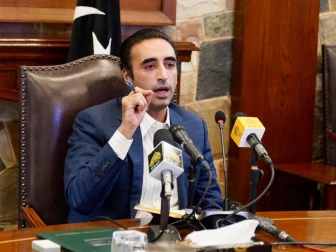 معیشت ڈنڈے سے نہیں چلائی جاسکتی، وزیراعظم سینٹرلائزیشن، ہم ڈی سینٹرلائزیشن پر یقین رکھتے ہیں، بلاول 