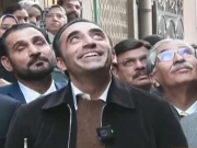 بلاول بھٹو کا لاہور میں چھت پر کھڑی خواتین سے دلچسپ مکالمہ، ویڈیو وائرل