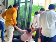 بھارتی سرکاری افسران بھی بی جے پی غنڈوں کے ہاتھوں غیر محفوظ