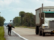 اسکیٹ بورڈ پر امریکا پار کرنے والا امریکی شہری