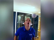 کم وقت میں 47 بار منہ سے دیوار پر بال مارنے کا ریکارڈ