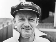 سر ڈان بریڈمین کی بیگی گرین کیپ 8کروڑ روپے سے زائد میں نیلام