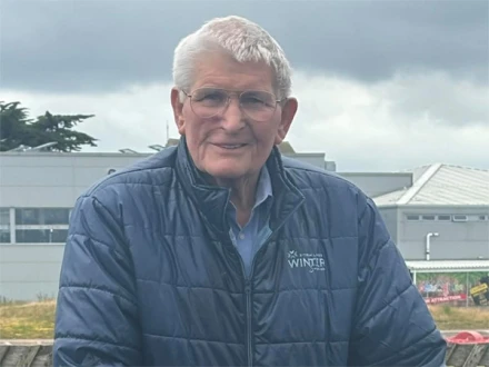 برطانیہ: ہوا سے منہ میں جانیوالا پتہ تھوکنا شہری کو مہنگا پڑ گیا