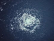 کیلیفورنیا کے ساحل میں پُراسرار بلبلوں کی حقیقت سامنے آگئی