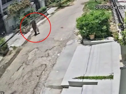 کراچی؛ بنگلے میں 43 لاکھ اور طلائی زیورات کی ڈکیتی، مقدمہ درج، فوٹیج بھی سامنے آگئی