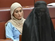 انتہاپسند خاتون سیاستدان کو برقعہ پہن کر پارلیمنٹ آنا مہنگا پڑ گیا، ایوان سے معطل ہوگئیں 