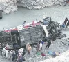 پنڈی بھٹیاں میں مسافر بس کھائی میں جاگری، 40 افراد زخمی