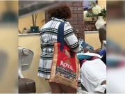 باسمتی چاول کا تھیلا بطور ہینڈ بیگ ٹانگنے پر خاتون توجہ کا مرکز بن گئی