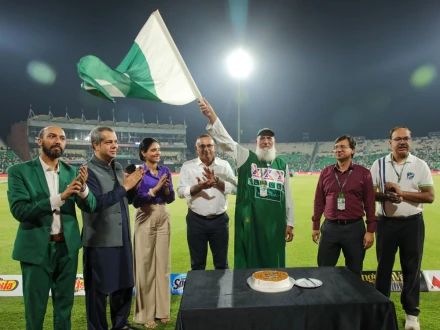 پی سی بی کا چاچا کرکٹ کیلیے یادگاری تحفہ